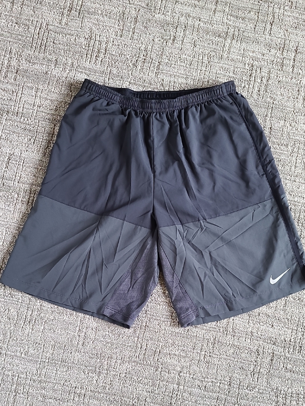 Nike Men's Medium Two-Tone Black Athletic Shorts with Pockets And Liner